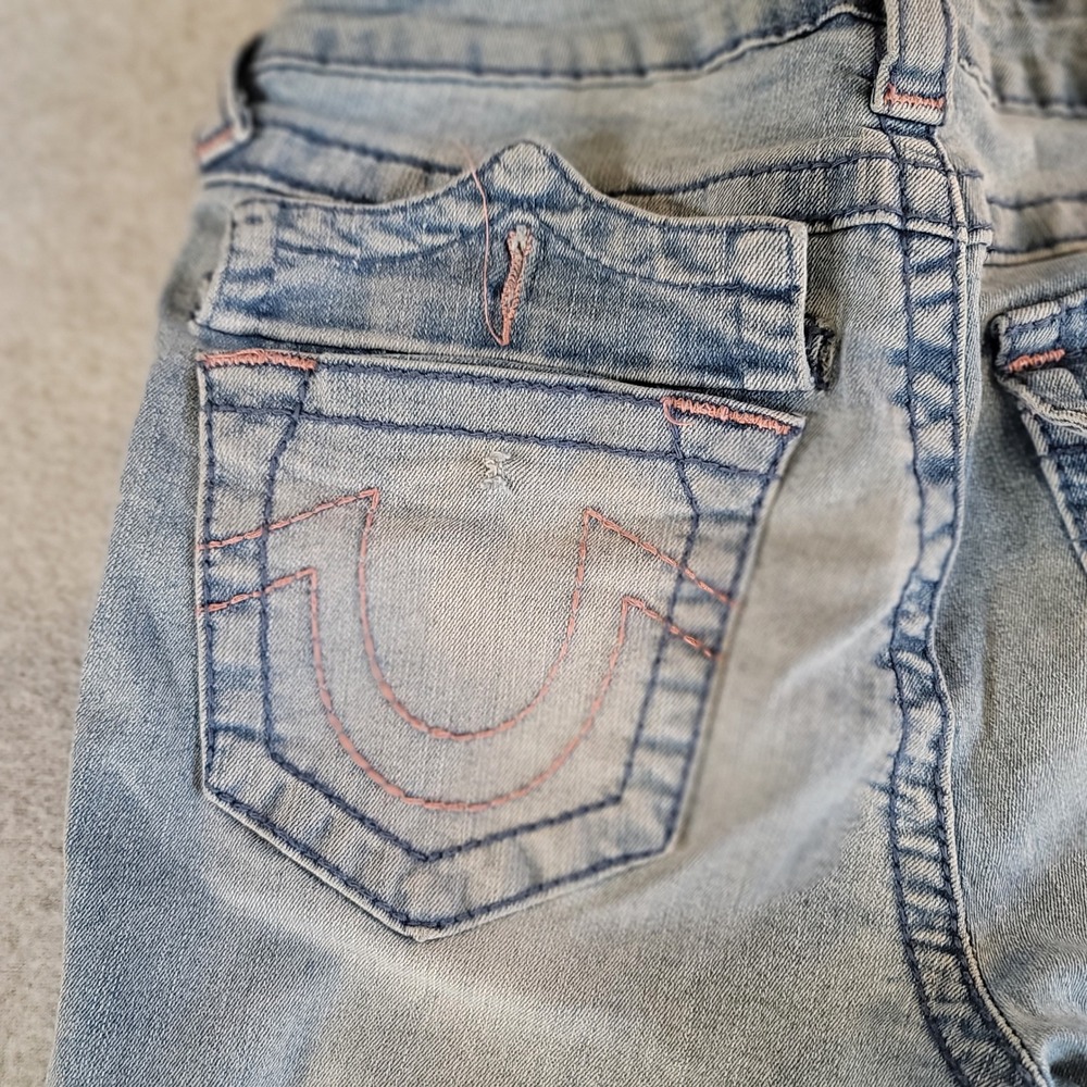 True Religion Becca Mid Rise Bootcut Jeans Light Wash Pink Stitch Size 26 - Picture 11 of 11